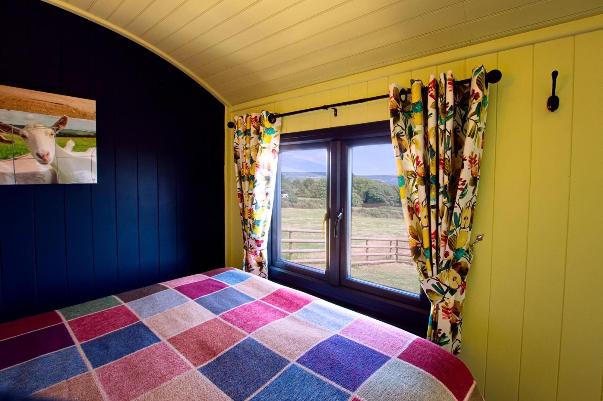 The Gambo Shepherd'S Hut Kidwelly Exterior photo